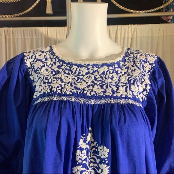 Vintage Oaxaca cotton dress with embroidery (1981-82) - Picture 3 of 12